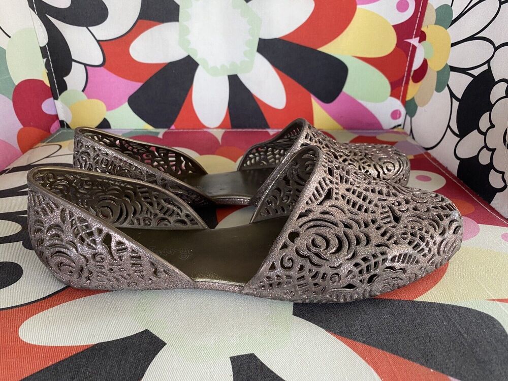 CHEMISTRY Slip On Sandals Gold glitter slip ons Super comfy 8